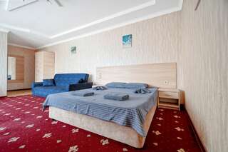 Гостиница Лоза Краснодар Люкс с кроватью размера «queen-size»-4