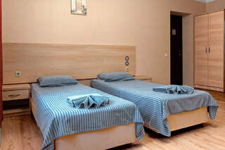 Гостиница Лоза Краснодар Улучшенный номе с двумя раздельными кроватями-2