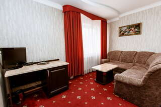 Гостиница Лоза Краснодар Люкс двухкомнатный с двуспальной кроватью-5