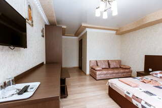 Гостиница Лоза Краснодар Семейный номер с двуспальной кроватью-9