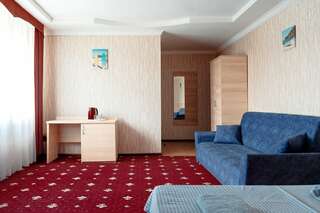 Гостиница Лоза Краснодар Люкс с кроватью размера «queen-size»-3