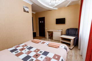 Гостиница Лоза Краснодар Стандартный номер с двуспальной кроватью-3