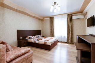 Гостиница Лоза Краснодар Семейный номер с двуспальной кроватью-4